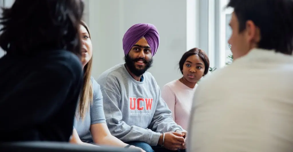 Bacharelado em Comércio (BCom) - UCW Multicultura