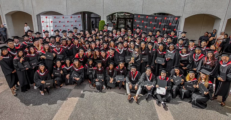 Imagem com fundo colorido e texto central em destaque: "Final countdown to UCW Convocation 2020 - one day to go" (Contagem regressiva para a Colação de Grau da UCW 2020 - falta um dia). O design inclui elementos gráficos modernos, como formas geométricas e efeitos de gradiente, refletindo o tema acadêmico e celebrativo. Na parte inferior, há o logotipo da UCW e detalhes minimalistas que reforçam a identidade visual da universidade.